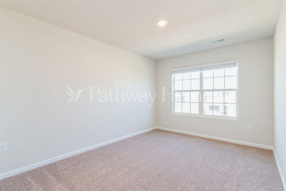 Building Photo - 102 N Sina St