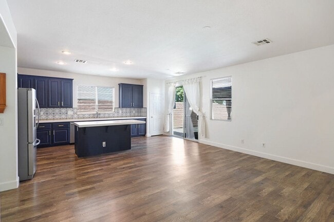Building Photo - South Summerlin Single Story Pool And Spa Home