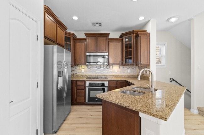 Building Photo - 2129 E Huntington Dr