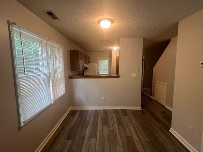 Building Photo - Neighborhood Pool! North Raleigh Location!...