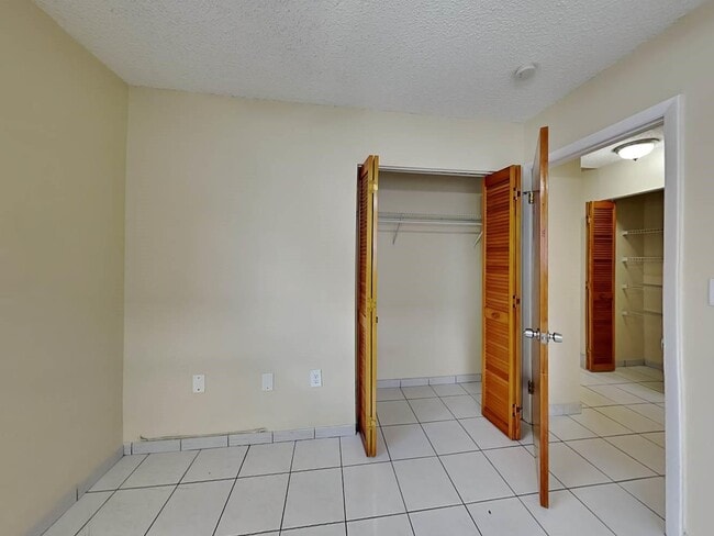 Building Photo - 2522 W 72nd St