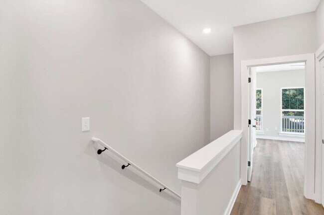 Building Photo - Downtown Pensacola Area 3BR/3BA | Each Bedroom Has Private Bath | Fenced Yard | Water & Lawn Care...