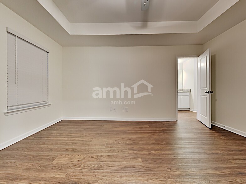 Building Photo - 428 Camp dr