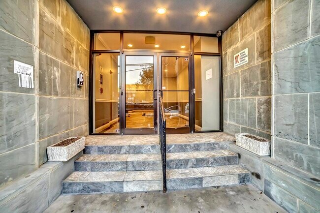 Building Photo - 4315 PARK Ave