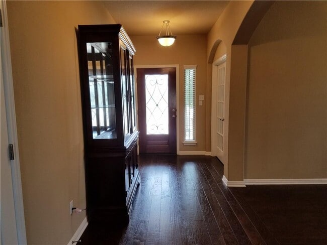 Building Photo - 743 Easton Dr