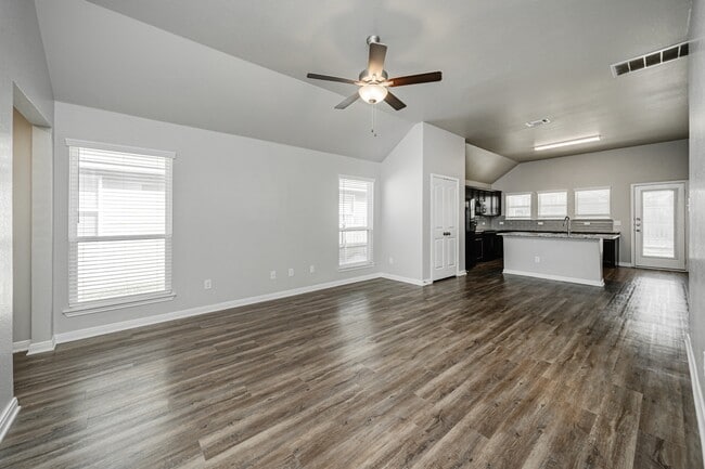 Building Photo - 623 Hollyhock Dr