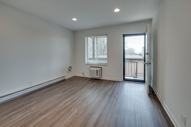 Building Photo - 2601 Hillsboro Pike