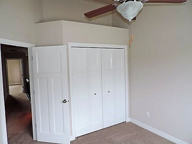 Building Photo - $2,000 | 3 Bedroom, 3 Bathroom Townhome | Sublease | Pet Friendly | Available for August 1st, 202...