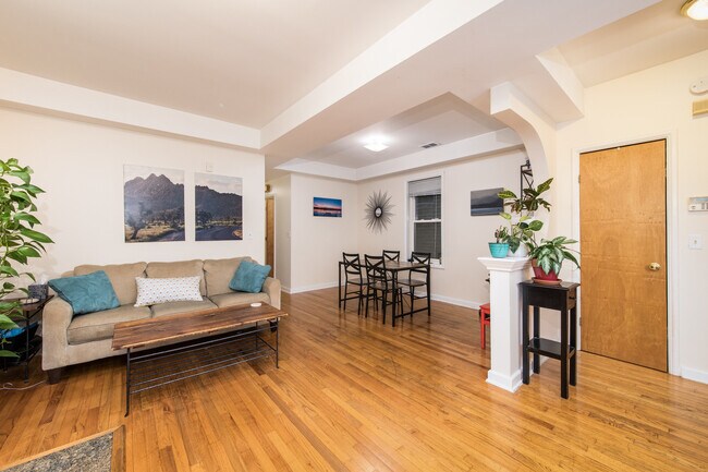 Building Photo - 1249 N Cleaver St