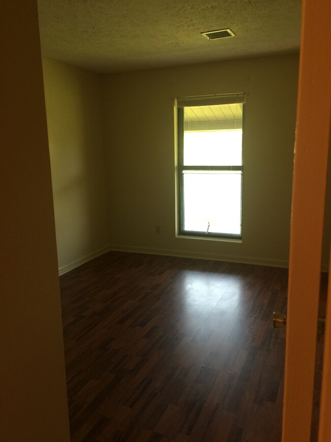 Building Photo - Robinwood Apartments
