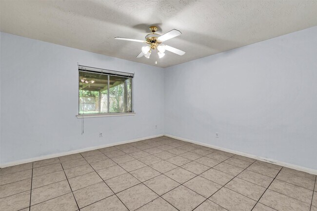 Building Photo - 820 Portsmouth Dr