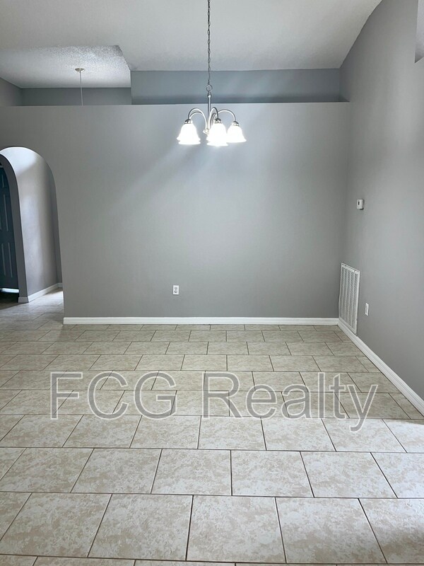 Building Photo - 5819 Windridge Dr