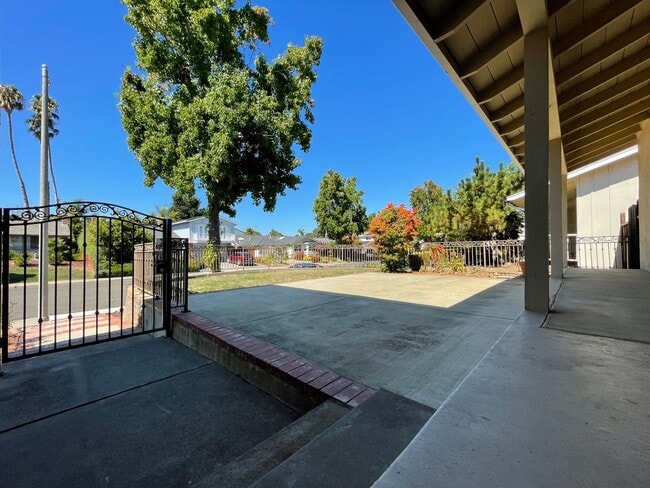 Building Photo - SUNNYVALE - Well Maintained 4 Bed 2.5 Bath