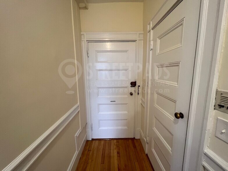 Building Photo - 2 Ware St