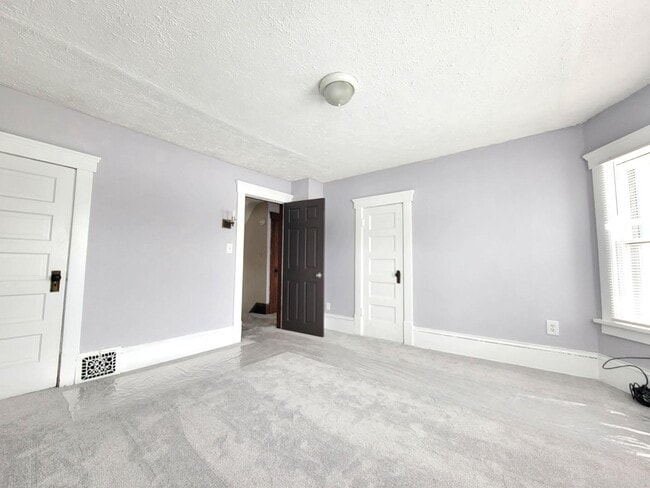 Building Photo - 2004 Cleveland Ave NW