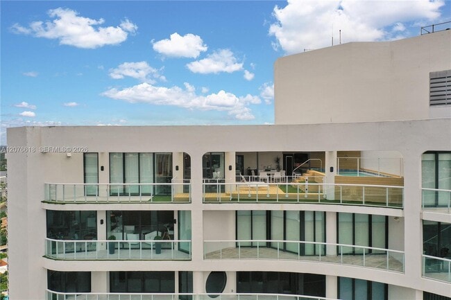 Building Photo - 4000 Island Blvd