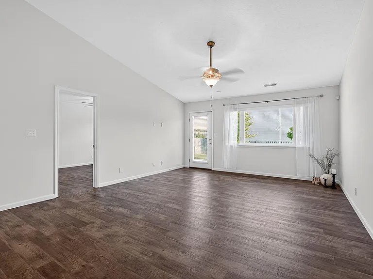 Building Photo - 3272 Maitland Dr