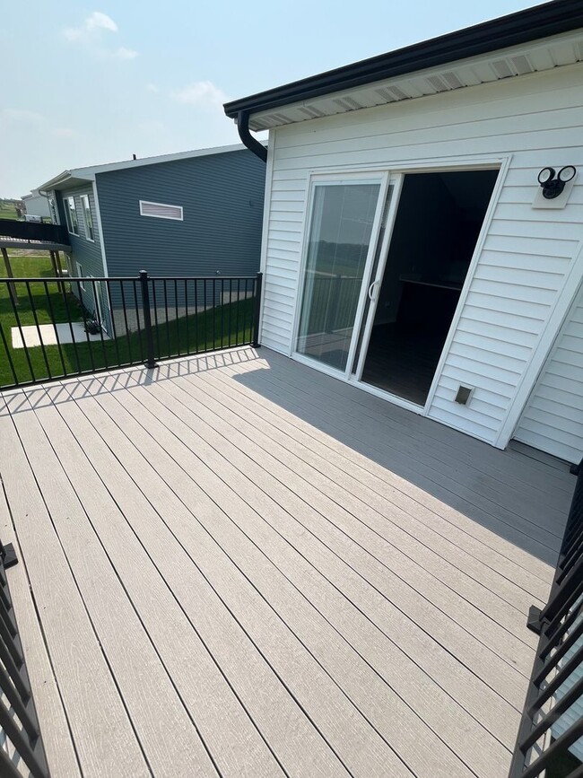 Building Photo - Spacious 4-Bedroom Home in Altoona Neighbo...