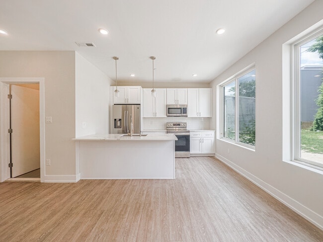 Building Photo - 2155 N Darien St