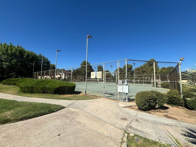 Building Photo - East Lancaster Condo in Gated Community