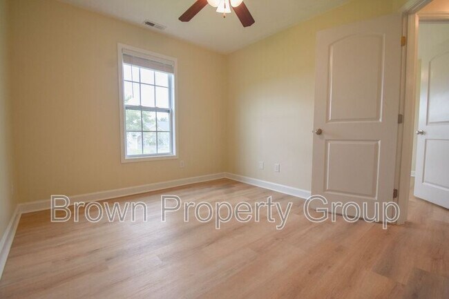 Building Photo - 276 Strike Eagle Dr