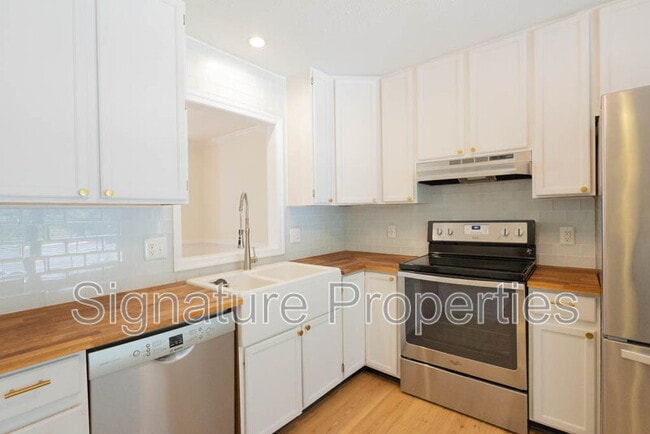 Building Photo - 405 Lakeview Ct