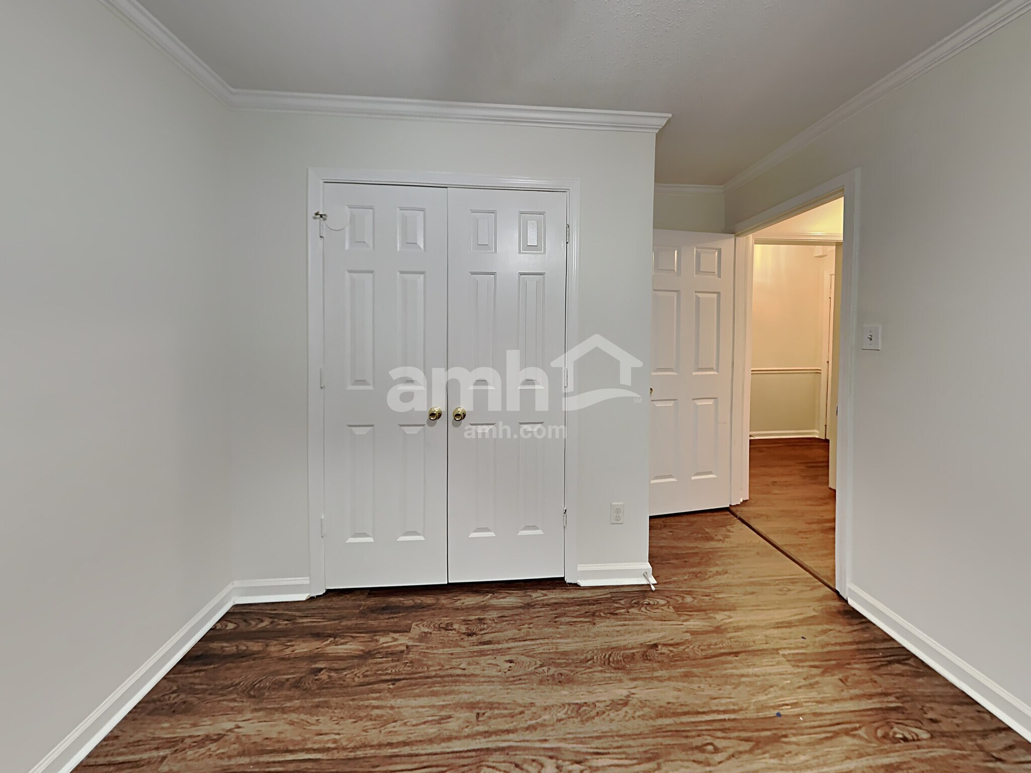 Building Photo - 10085 Woodland Grove Dr