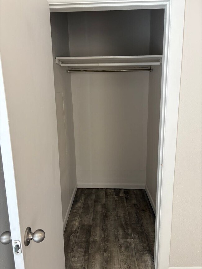 Building Photo - Spacious 2 Bedroom 1 Bath Home Across from UNC