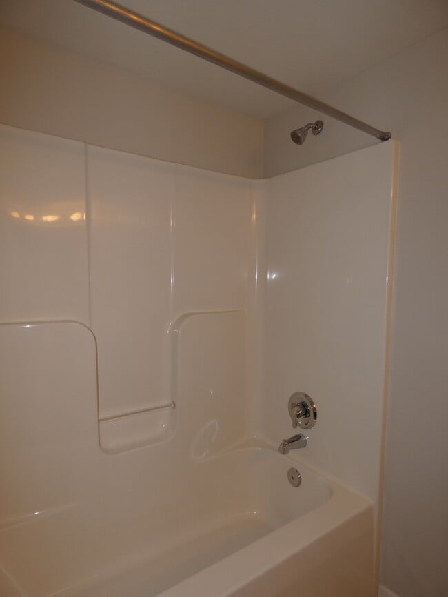 Building Photo - Beautiful Condo!