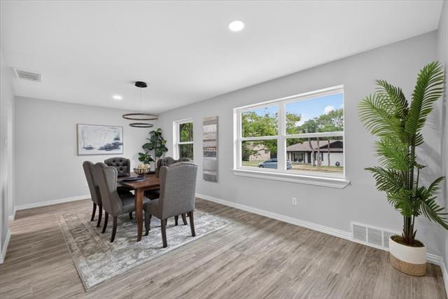 Building Photo - 3330 Sharpview Ln