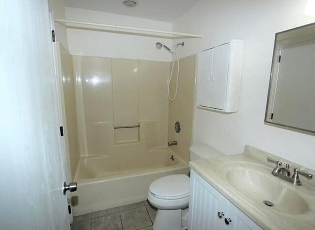 Building Photo - 76 Highwood Dr