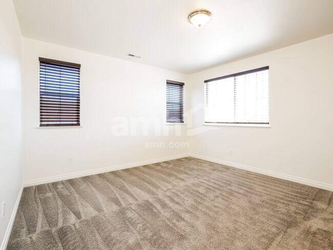 Building Photo - 18667 Granite Peak Ct