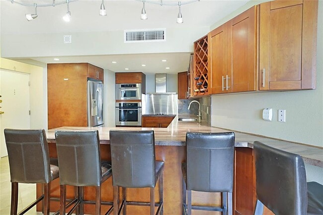 Building Photo - 2800 N Ocean Dr