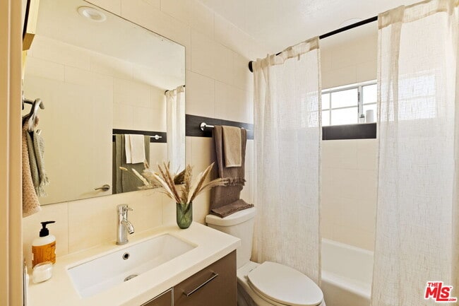 Building Photo - 1717 Malcolm Ave