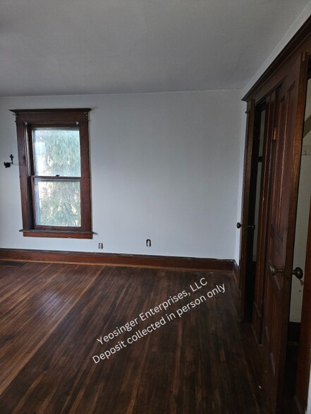 Building Photo - 408 W Maple Ave