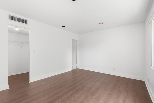 Building Photo - 6300 S Falls Cir Dr
