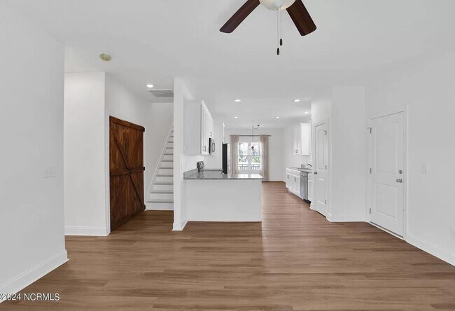 Building Photo - 455 Belvedere Dr