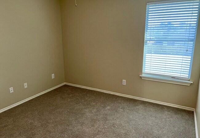 Building Photo - 13015 Peppergate Ln