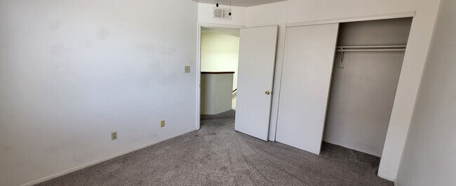 Building Photo - AFFORDABLE 3 BEDROOM, 2.5 BATH TOWNHOME IN THE HEART OF TEMPE!