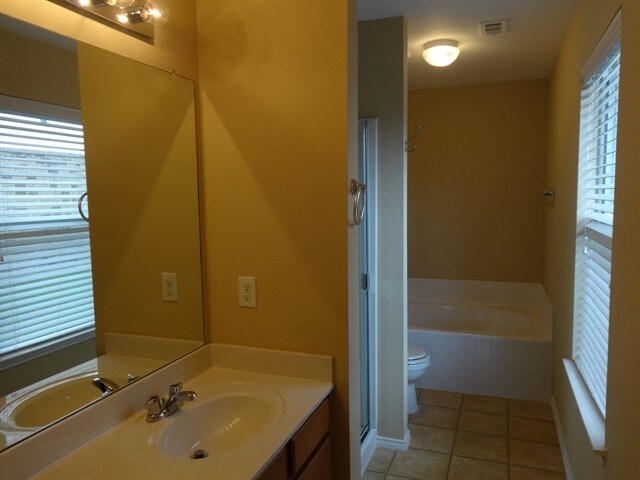 Building Photo - 108 Thoroughbred Dr