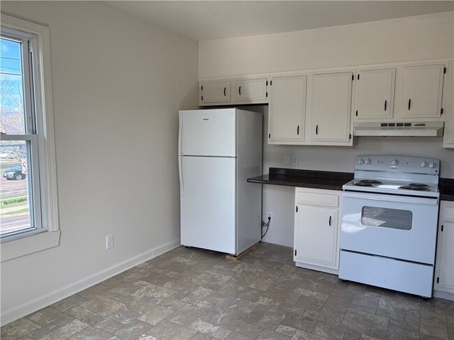 Building Photo - 122 W High St