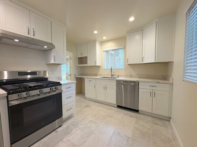 Building Photo - Cozy Cottage in Palo Alto – Fully Renovated
