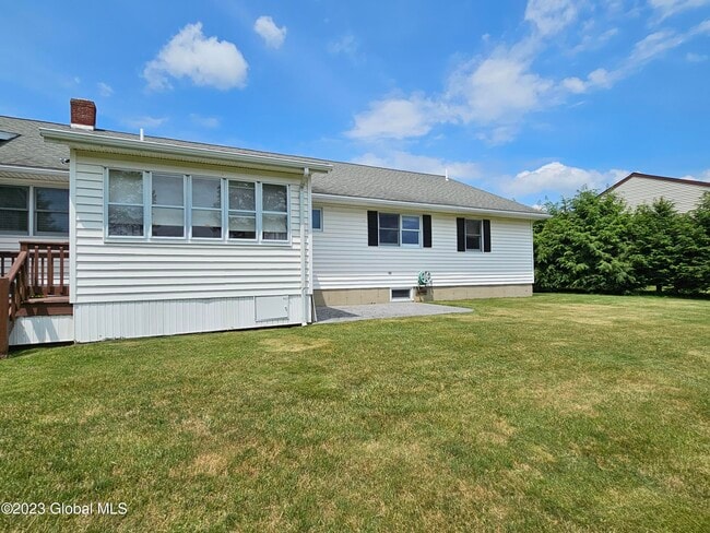 Building Photo - 12 Fisher Ln