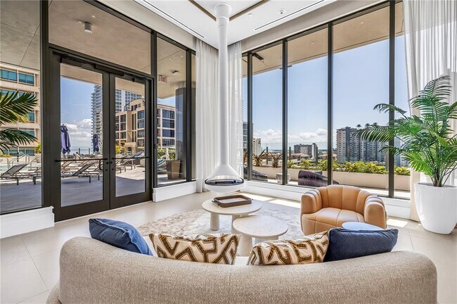 Building Photo - 275 1st Ave S