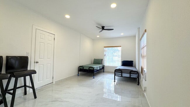 Building Photo - 507 Colfax Dr