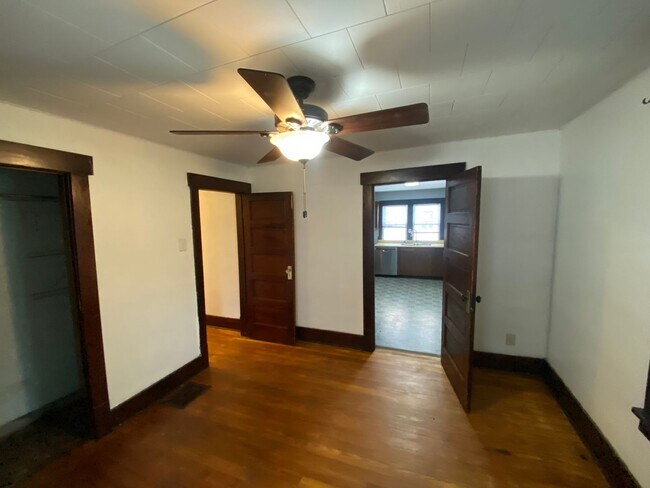 Building Photo - 1427 S Washington St