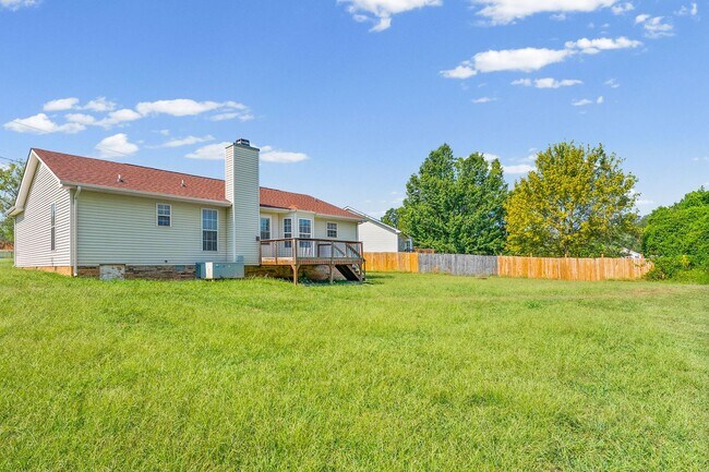Building Photo - 409 Sandburg Dr
