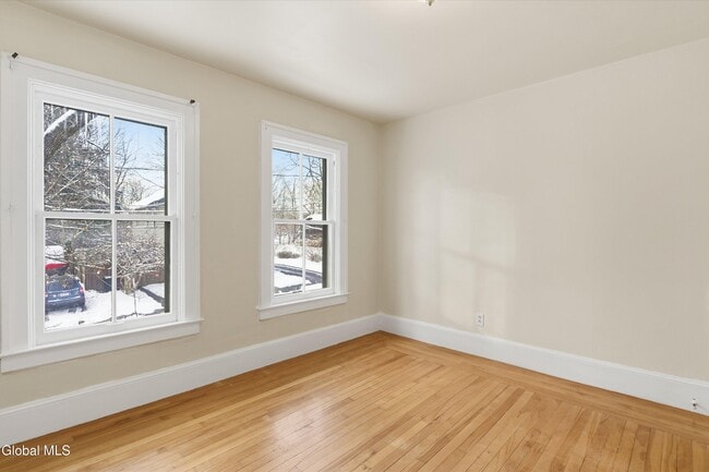 Building Photo - 106 Lawrence St