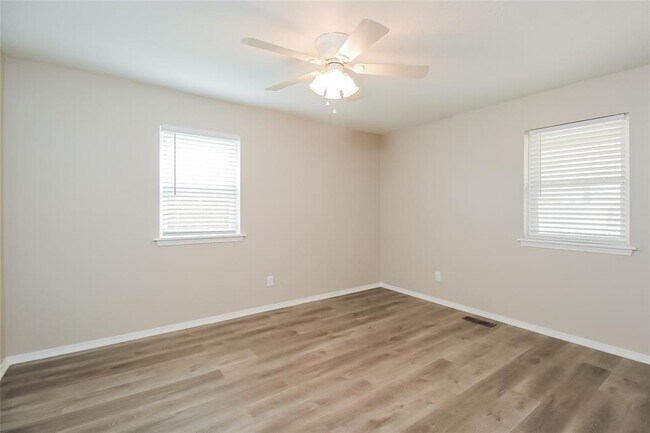 Building Photo - 4207 N Reeder Ave
