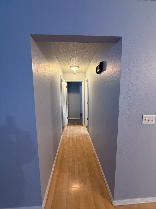 Building Photo - 2 bedroom / 2 car attached garage / North ...